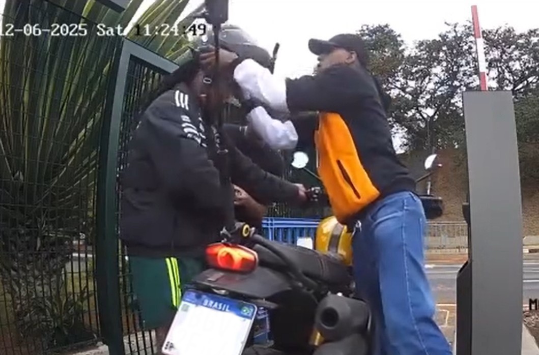 VÍDEO: Cantor Rael é assaltado na saída do Parque Villa-Lobos; GCM recupera moto em Osasco