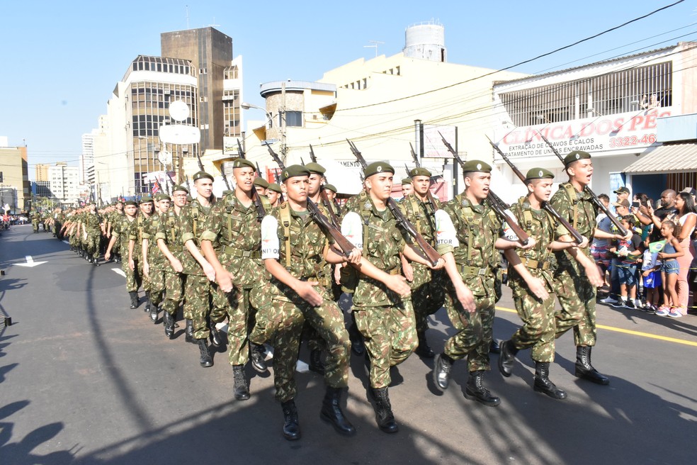 Cerim&ocirc;nia de 2022 contou com desfile de militares na Pra&ccedil;a do Quartel, em Uberaba &mdash; Foto: Prefeitura de Uberaba/Divulga&ccedil;&atilde;o