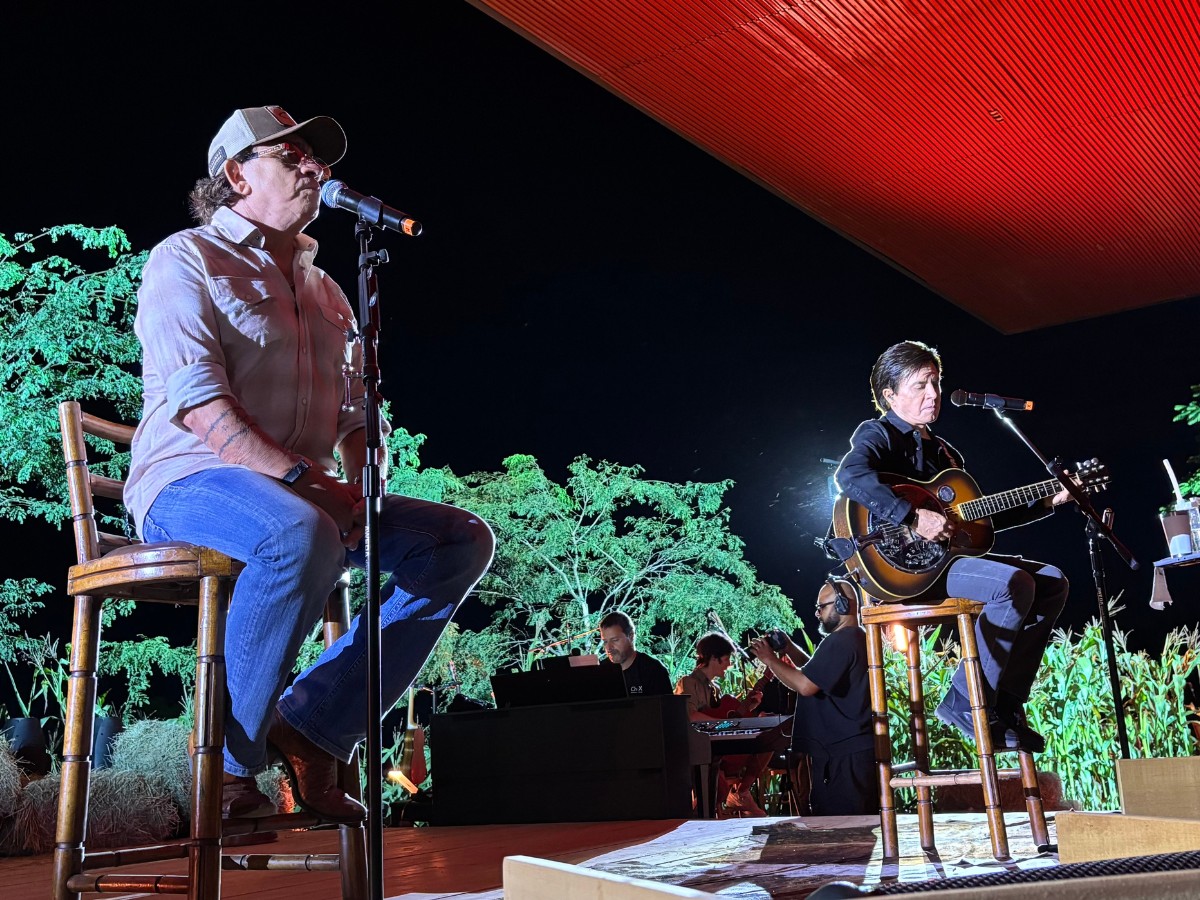 g1 acompanhou ensaio geral do novo DVD de Chitãozinho e Xororó; veja bastidores e o que esperar