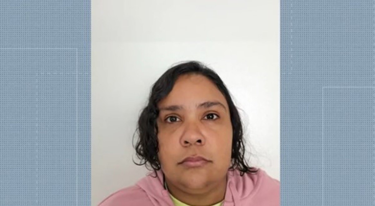 Quem é a mulher de 37 anos presa após fingir ter 12 anos e ser 'adotada' por família em SC