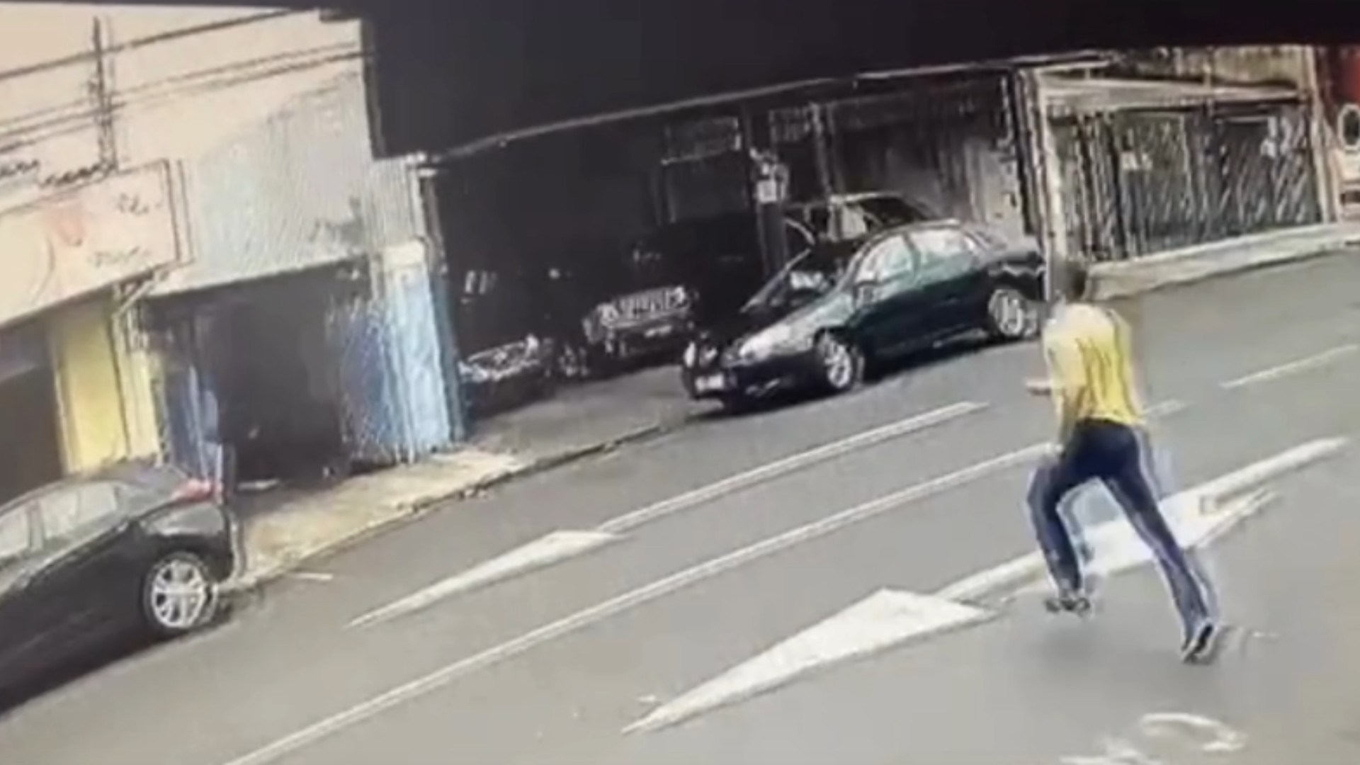 Ladrão é perseguido e capturado por dono de moto após tentativa de furto em MG; vídeo
