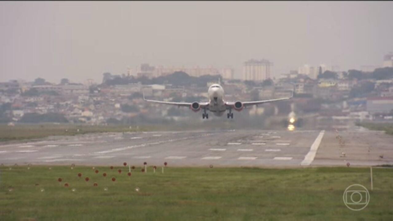 Governo estuda zerar imposto do querosene de aviação para baratear passagens aéreas