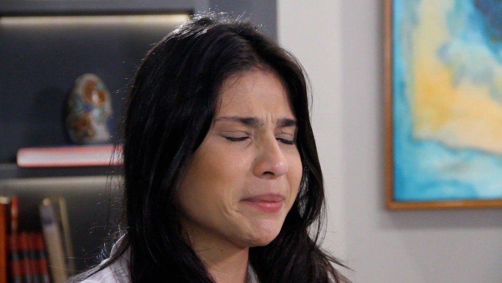 Rafaella Lima chora ao relembrar das agressões sofridas por ela e cometidas pelo médio João Paulo Souto Casado — Foto: TV Cabo Branco/Reprodução
