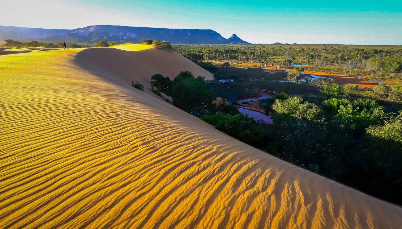 Parque estadual no Tocantins tem cachoeiras, dunas e fervedouros onde é impossível afundar