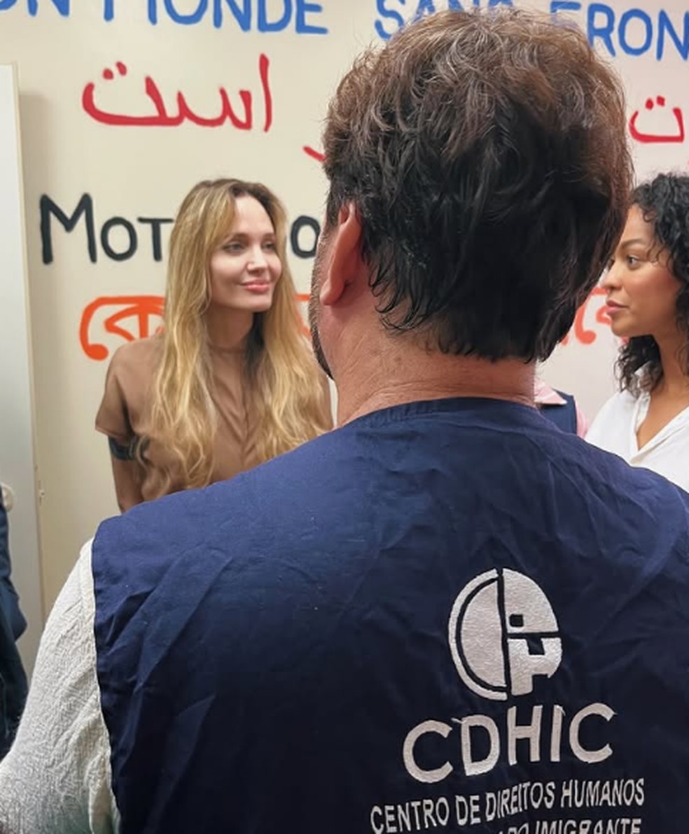 Angelina Jolie visitou ONG de imigrantes e refugiados na Zona Leste de SP — Foto: Reprodução/Instagram Centro de Direitos Humanos e Cidadania do Imigrante