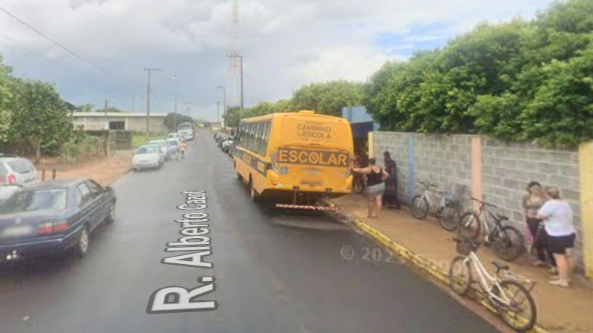Menina de 5 anos é esquecida dentro de ônibus escolar no interior de SP