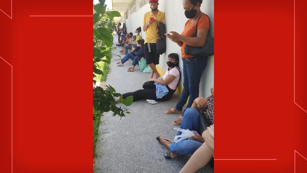 Fila em UBS do DF. — Foto: Reprodução