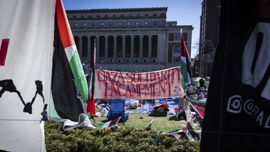 Entenda os protestos pró-Palestina em universidades de ponta dos EUA; 500 já foram detidos - Foto: (Stefan Jeremiah/AP)