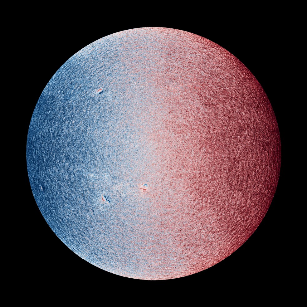 Mapa de velocidade do Sol, também chamado de ‘tachograma’. Ele mostra a velocidade e a direção do movimento do material na superfície visível do Sol. — Foto: ESA & NASA/Solar Orbiter/PHI Team