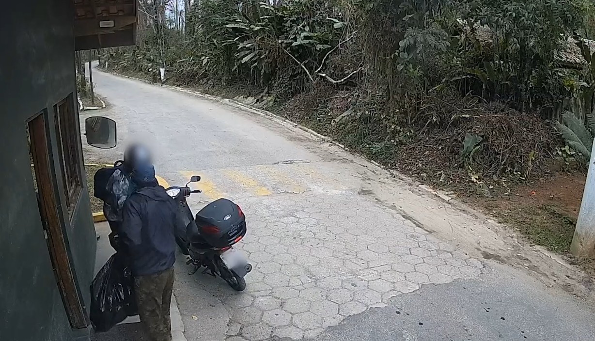 VÍDEO: Fiscal de praia é morto a tiros na Itamambuca, em Ubatuba