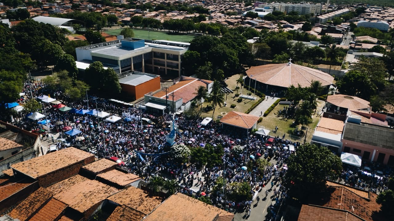 Caminhada com Maria reúne milhares de fiéis em Fortaleza — Foto: Ismael Soares/SVM