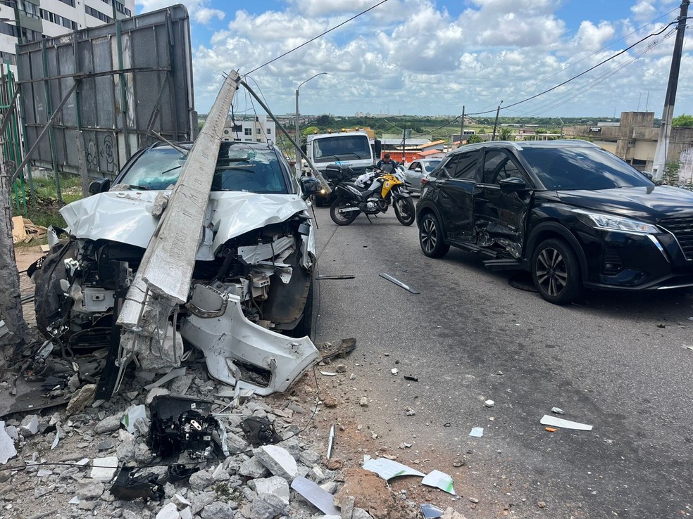 Acidente envolveu pelo menos quatro carros em Nova Parnamirim — Foto: Philipe Salvador/Inter TV Cabugi