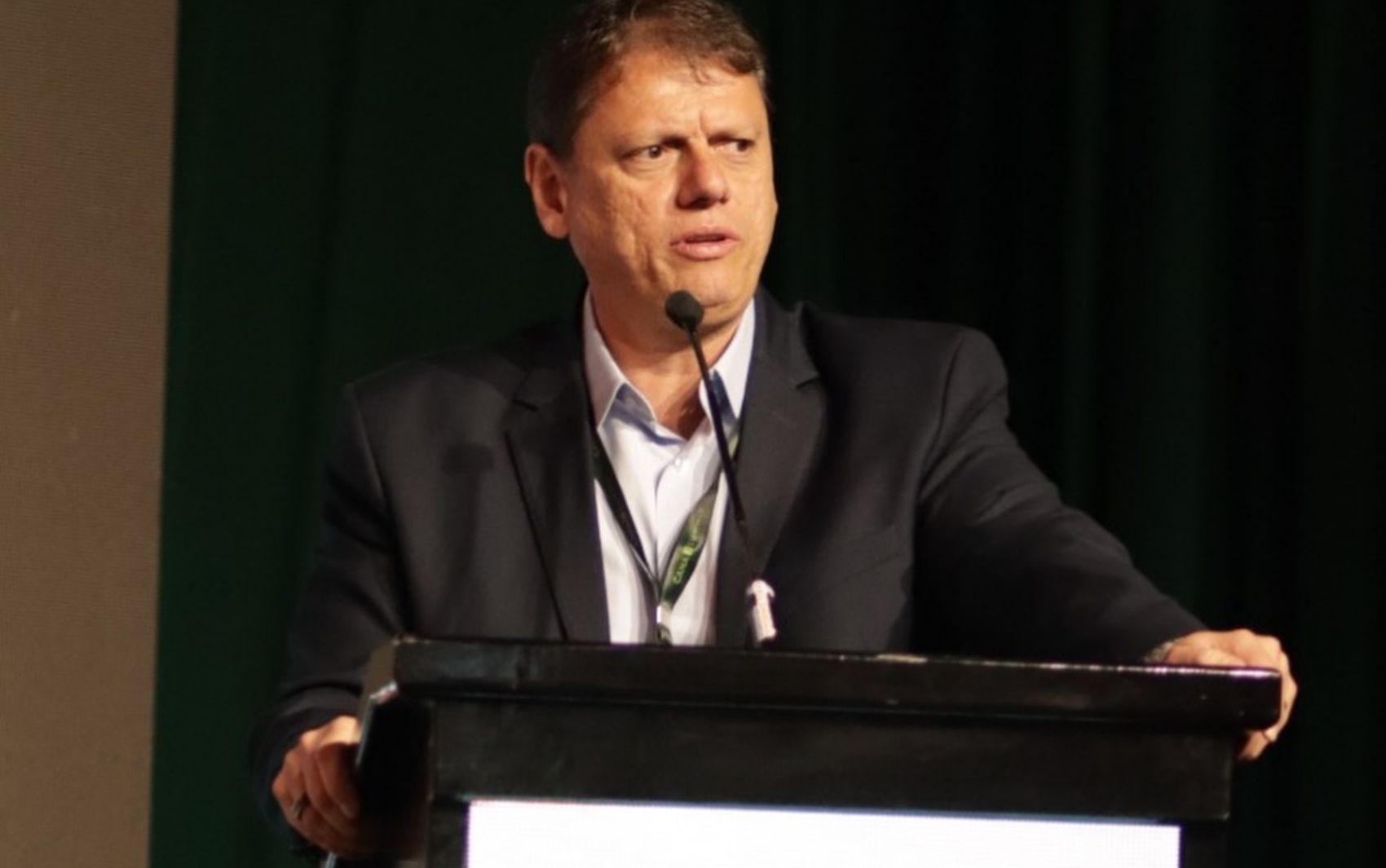 Tarcísio cobra avanços no uso do etanol contra crises do petróleo: 'Dever de casa'