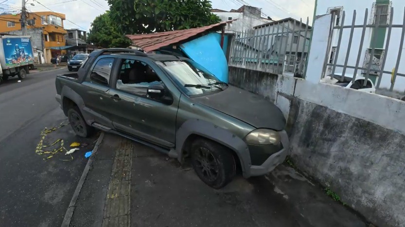 Adolescente de 17 anos morre e pai dele fica ferido após ataque a tiros contra carro em Salvador